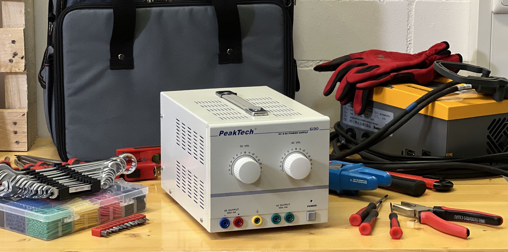 PeakTech P 6130 AC/DC Labornetzgerät 1 - 15 V/10 A 