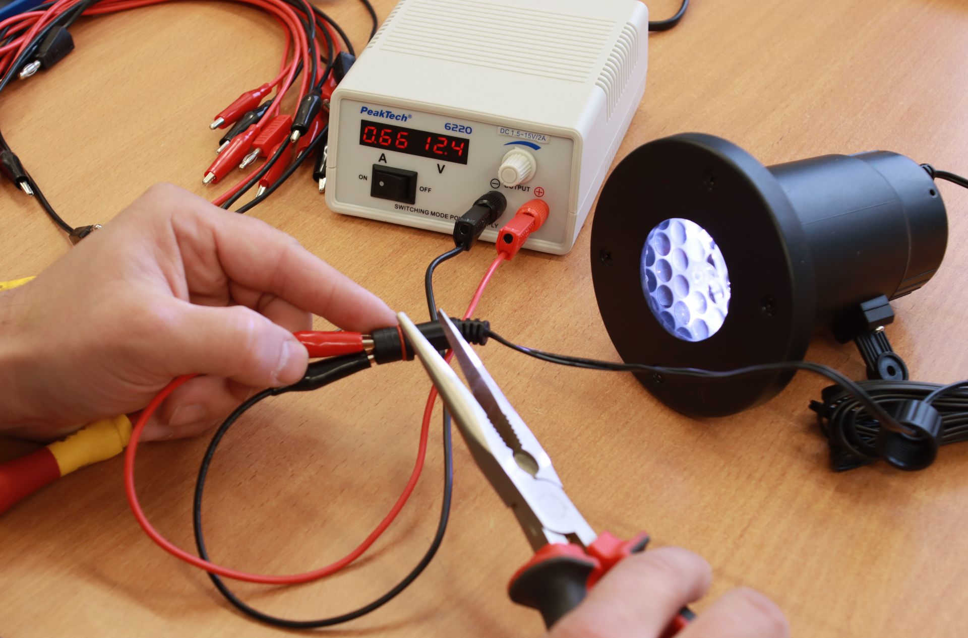 PeakTech P 6220 Mini -Schaltnetzteil, 1,5 - 15 V / 2 A DC 